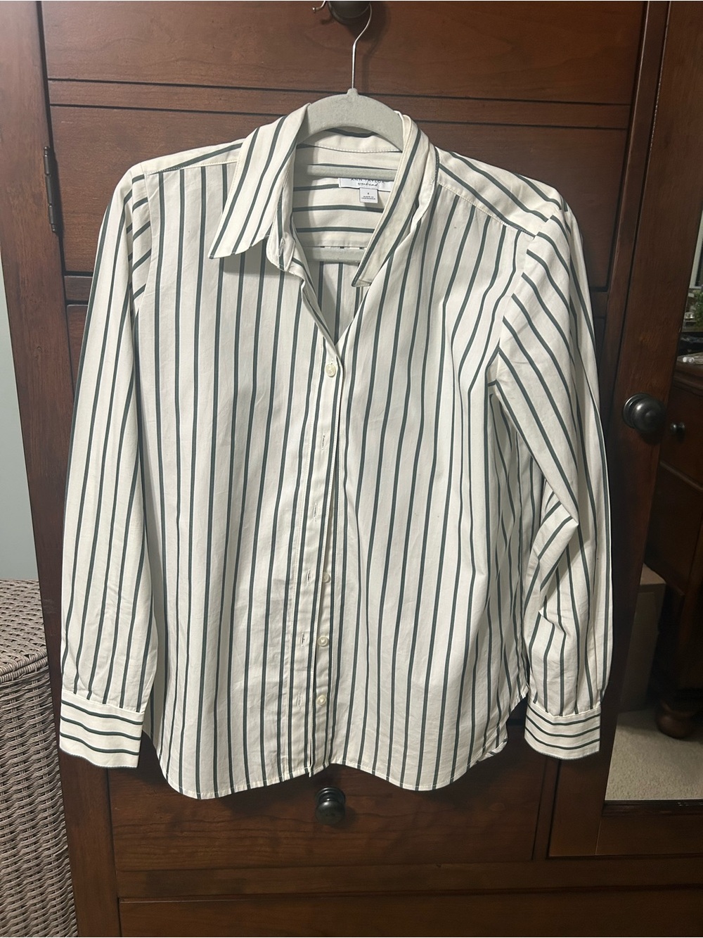 Ann Taylor weekend button down shirt green striped Small